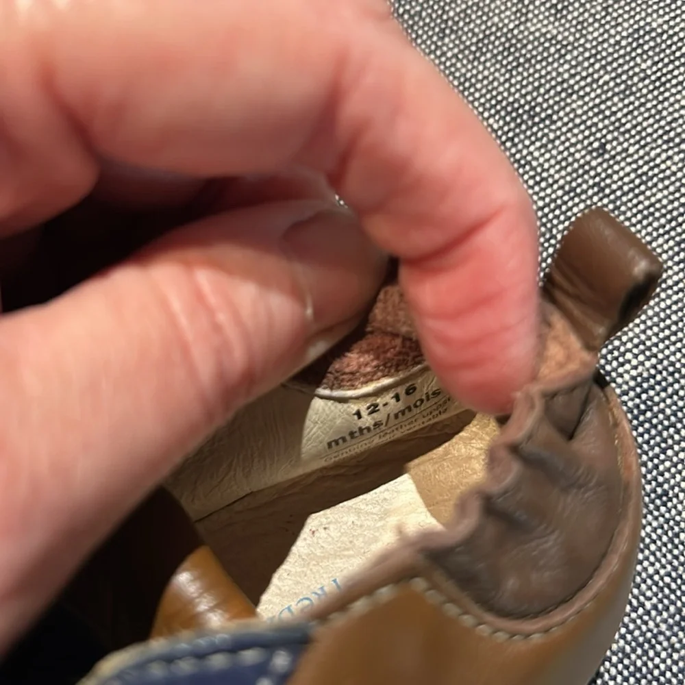 Robeeze Boys Brown Leather Walking shoe Size 12-16 months